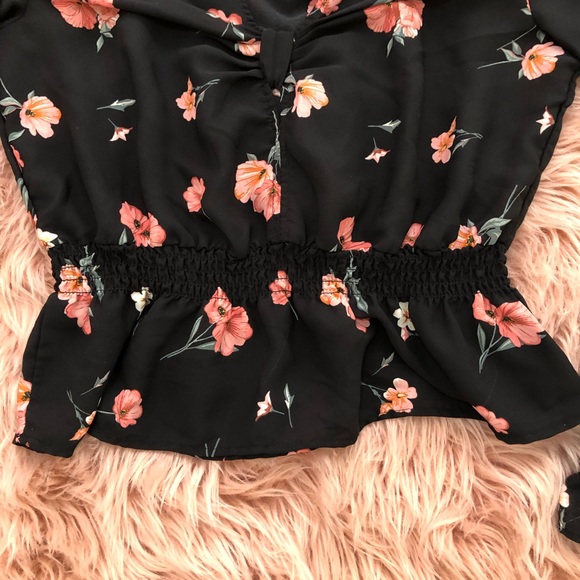 Beautiful H&M black floral blouse - Picture 7 of 8